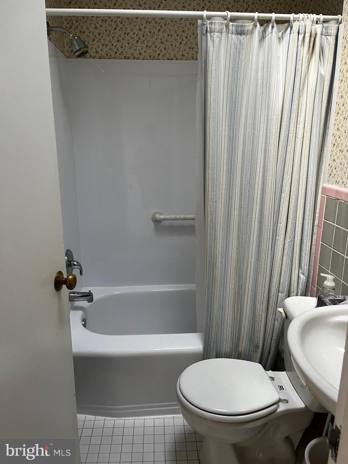 156 Hickory Hill Road Philadelphia, PA 19154 - Photo 21 of 26 Hall Bathroom