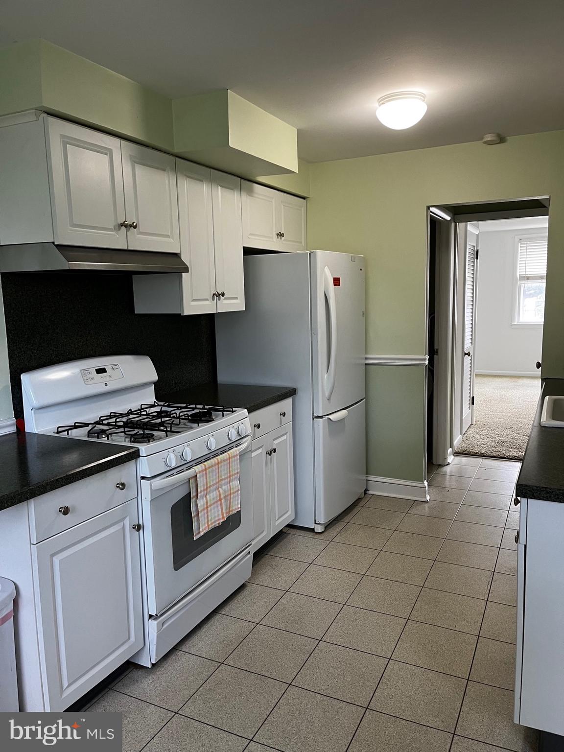 156 Hickory Hill Road Philadelphia, PA 19154 - Photo 7 of 26 Kitchen