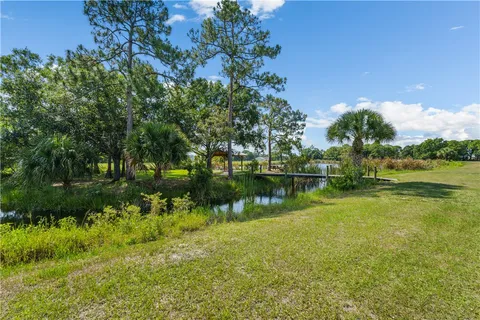 $199,999 | 525 Wright Circle, Vero Beach, FL 32968
