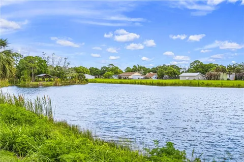 $199,999 | 525 Wright Circle, Vero Beach, FL 32968