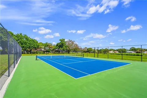 $199,999 | 525 Wright Circle, Vero Beach, FL 32968