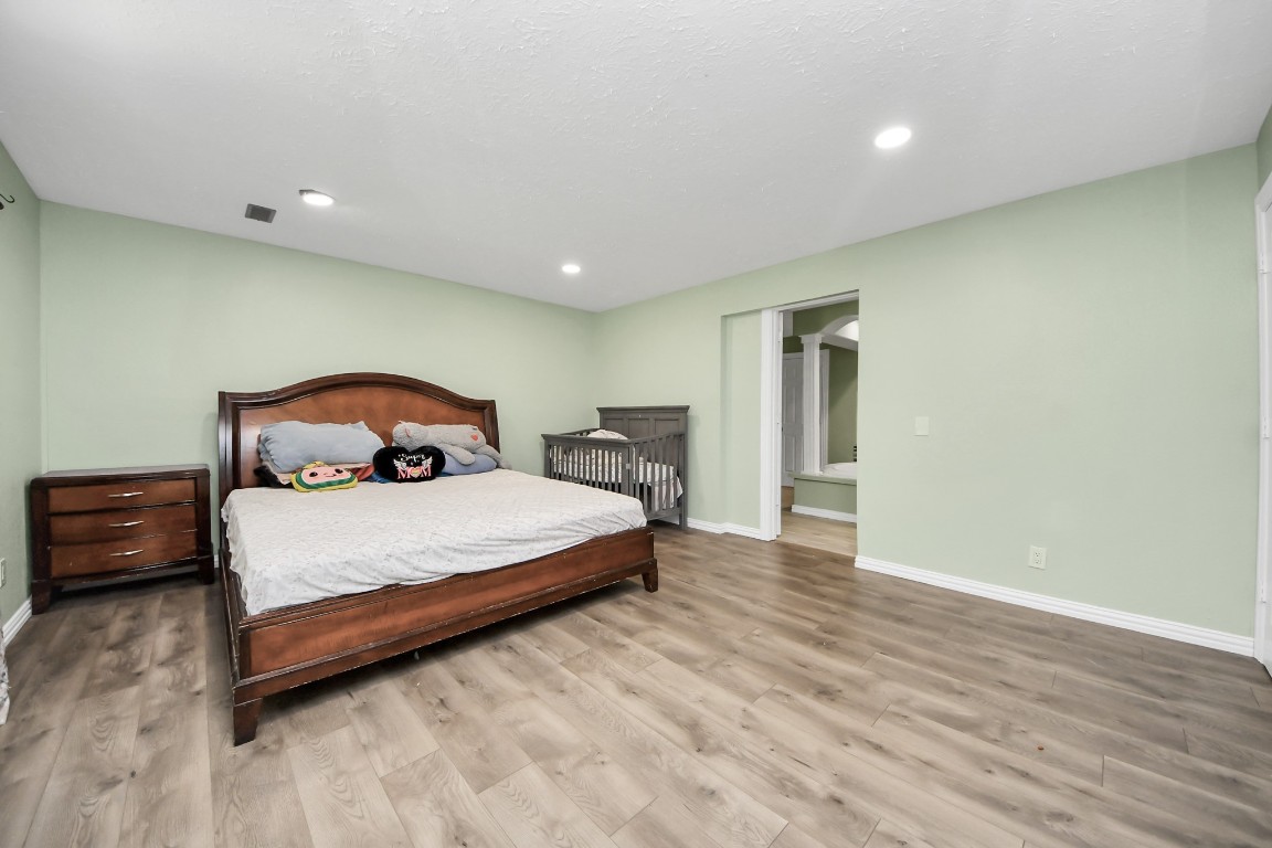 11844 Padok Road Houston, TX 77044 - Photo 25 of 41 a bedroom with a bed and a night stand
