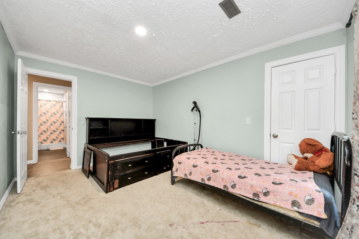 11844 Padok Road Houston, TX 77044 - Photo 34 of 41 a bedroom with a bed and a window