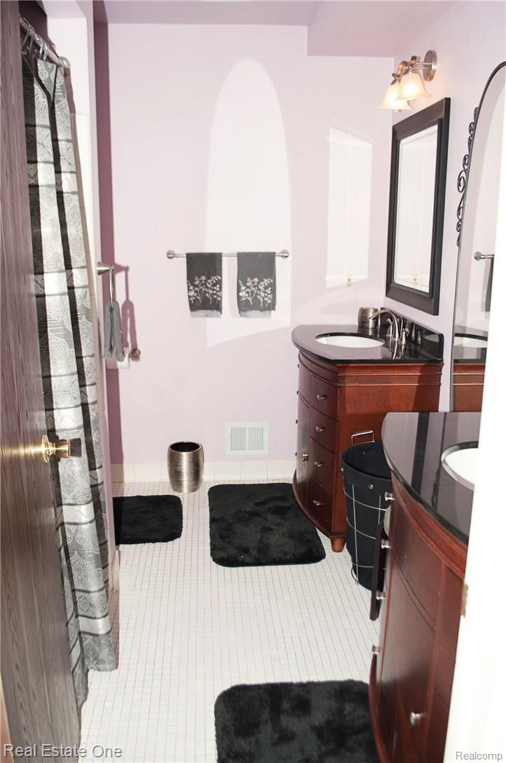 6698 Edgewood Road Canton, MI 48187 - Photo 20 of 41 HKP_2590.jpg
