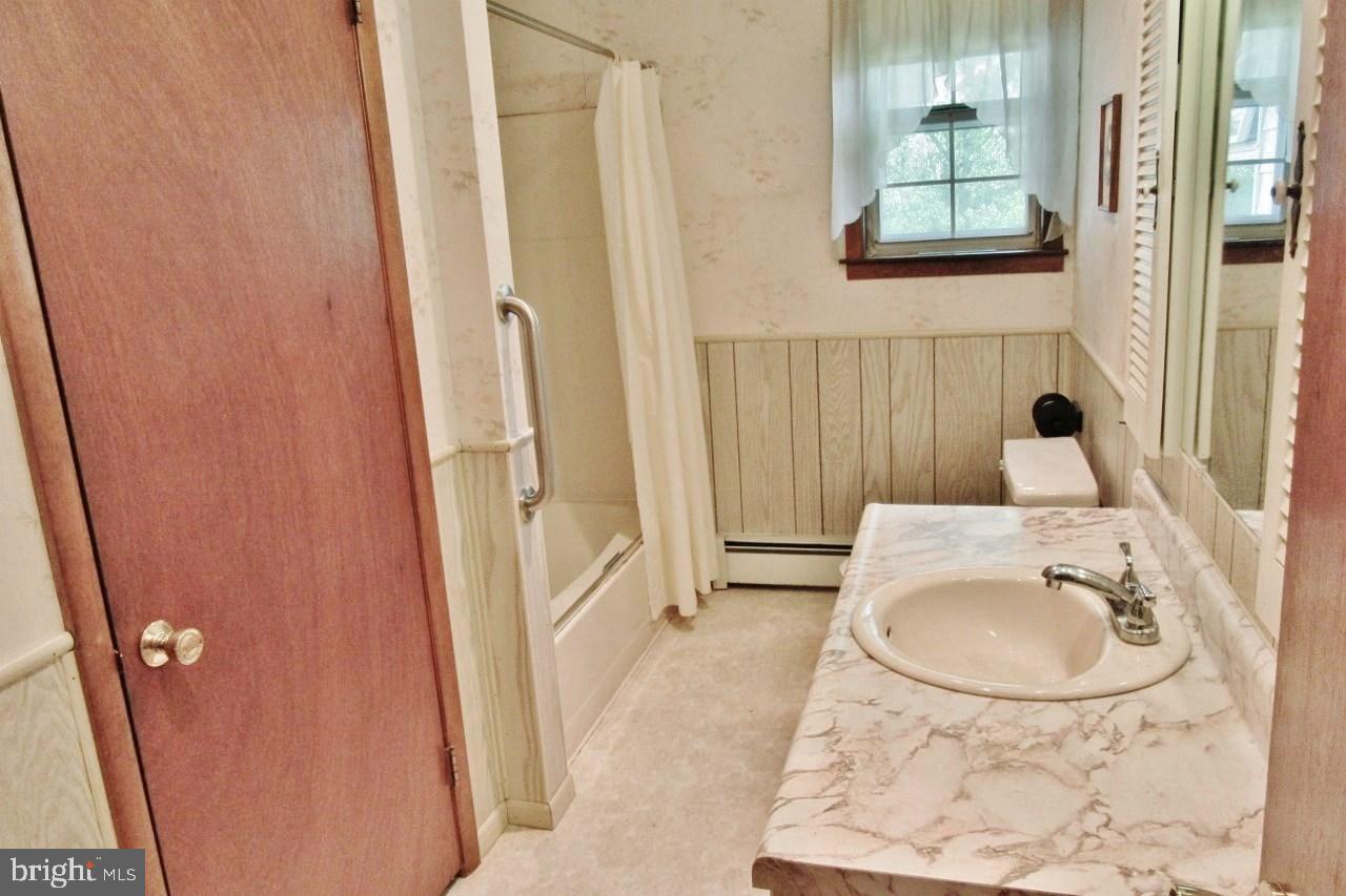 122 Branch Road Sewell, NJ 08080 - Photo 9 of 16