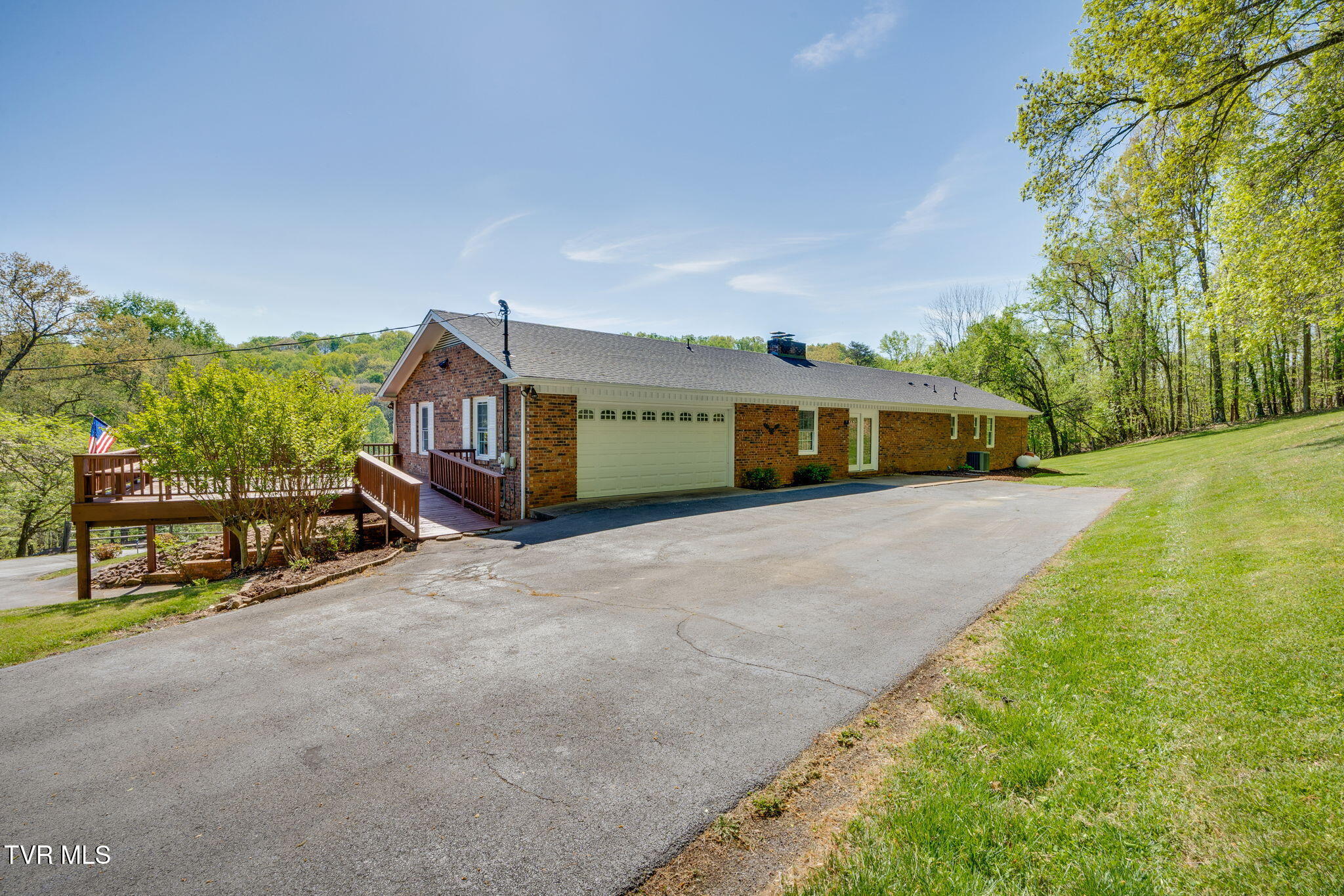 512 Hidden Valley Road Kingsport, TN 37663 - Photo 38 of 55 041