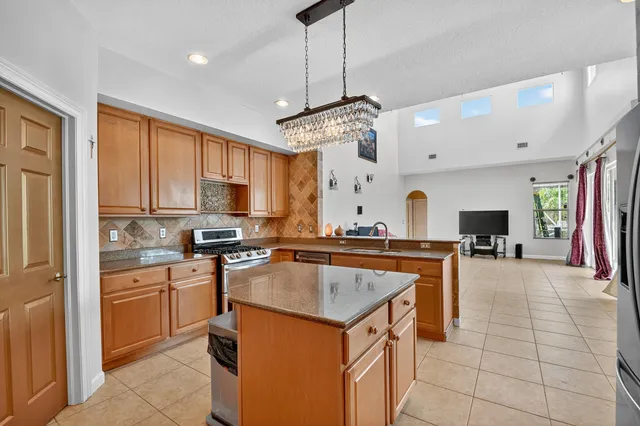 $4,700 | 3769 Victoria Road, West Palm Beach, FL 33411