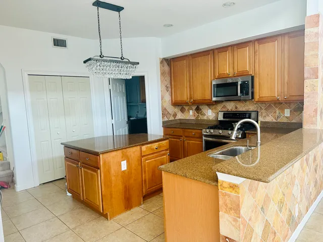 $4,700 | 3769 Victoria Road, West Palm Beach, FL 33411