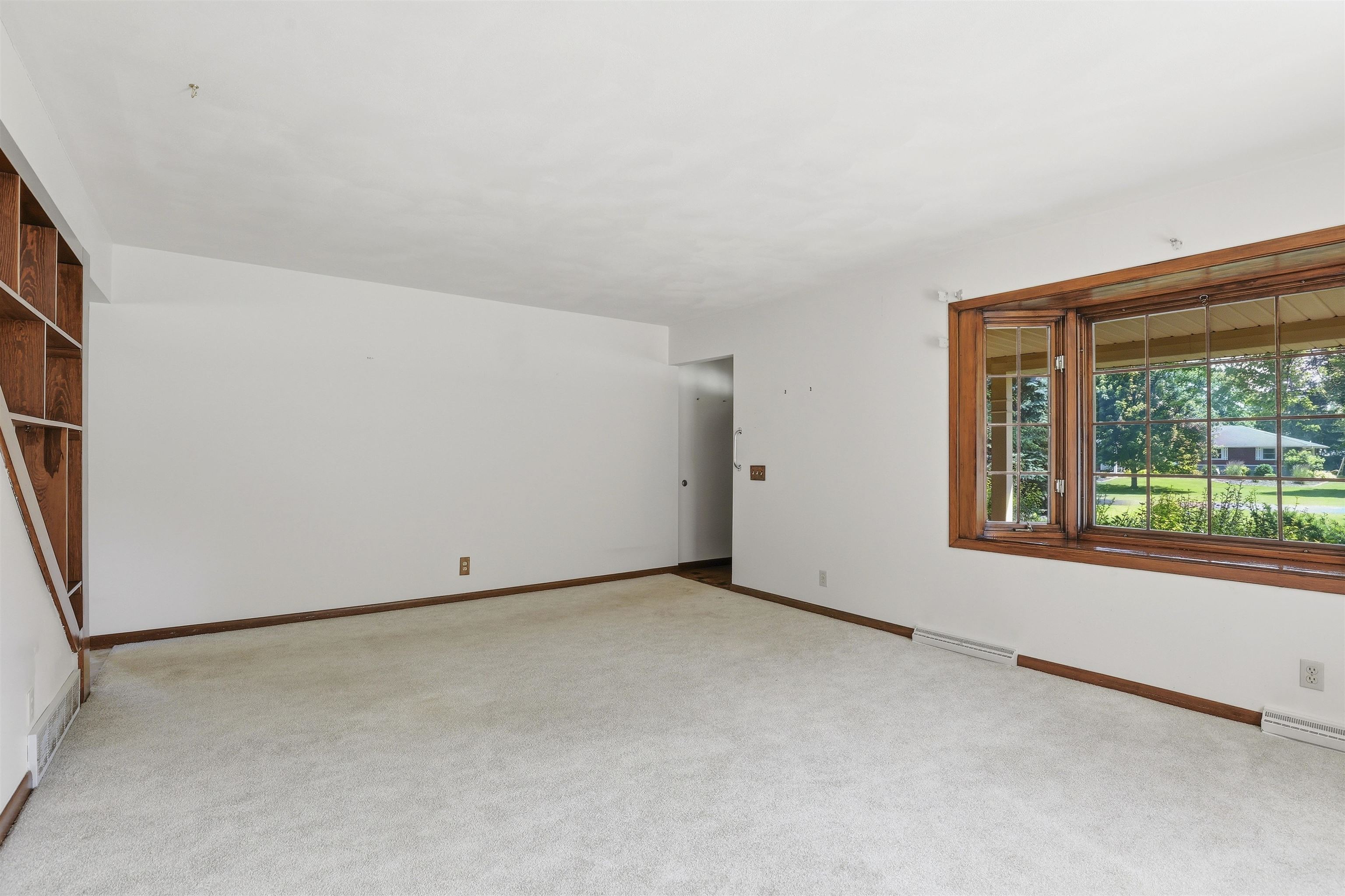 5400 Long Court Appleton, WI 54914 - Photo 6 of 38