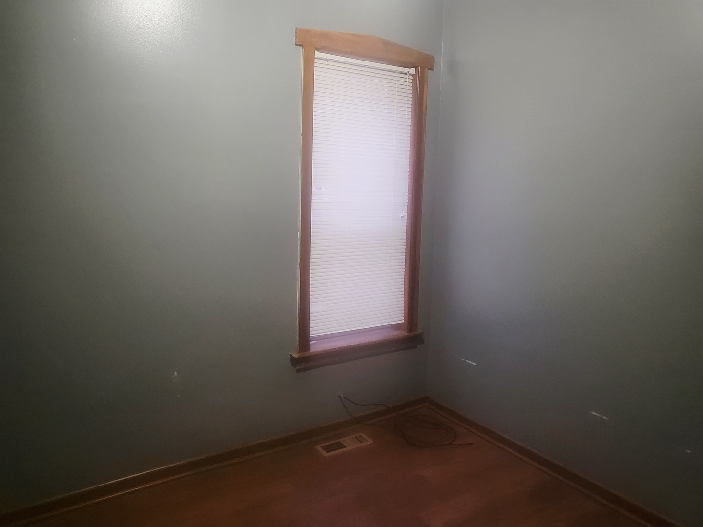 6643 South Laflin Street Chicago, IL 60636 - Photo 13 of 15 an empty room with a window