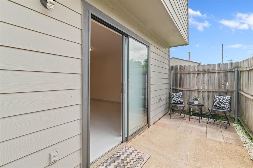 700 West Collins Street Denton, TX 76201 - Photo 32 of 36 Enclosed private back patio