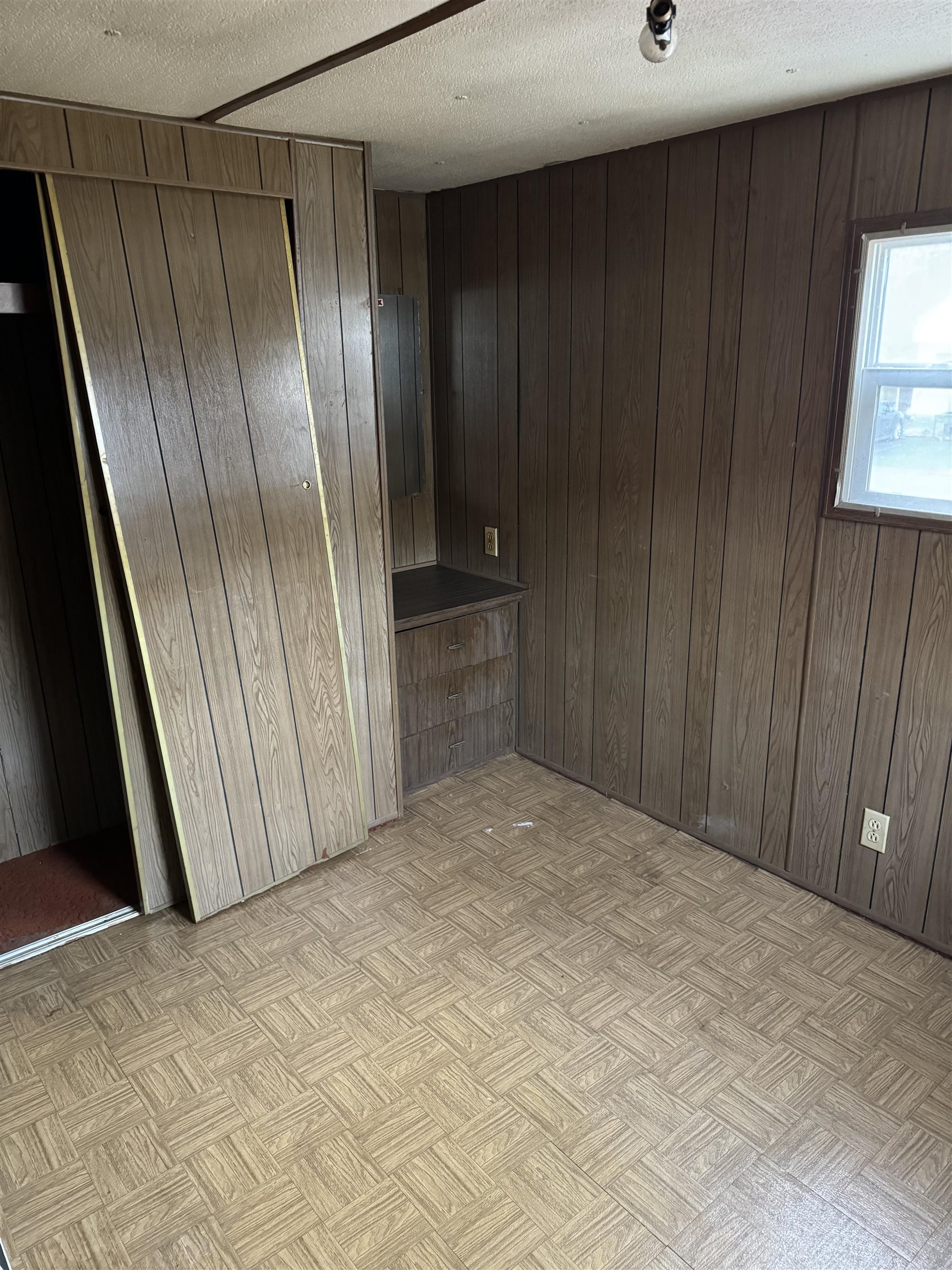 31 Valley Road Brattleboro, VT 05301 - Photo 3 of 8 Gallery Image 3