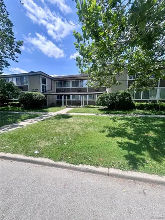 $900,000 | 19131 Lahser Road, Detroit, MI 48219