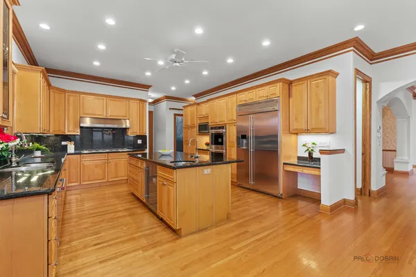 $1,200,000 | 1611 Burr Oak Drive, Libertyville, IL 60048