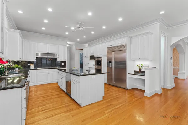 $1,200,000 | 1611 Burr Oak Drive, Libertyville, IL 60048