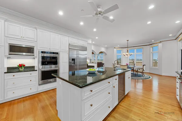 $1,200,000 | 1611 Burr Oak Drive, Libertyville, IL 60048