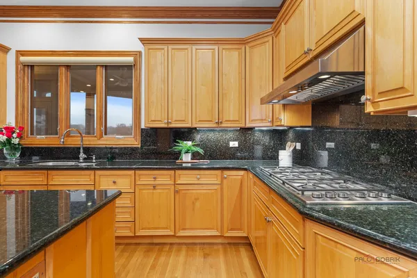 $1,200,000 | 1611 Burr Oak Drive, Libertyville, IL 60048