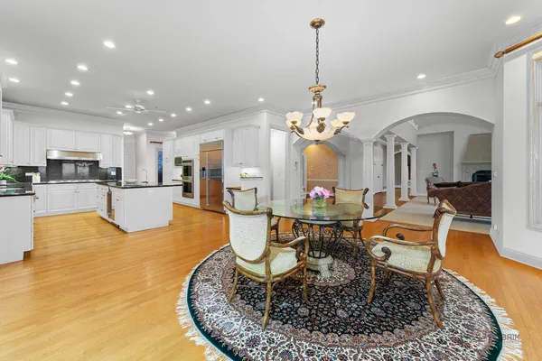 $1,200,000 | 1611 Burr Oak Drive, Libertyville, IL 60048
