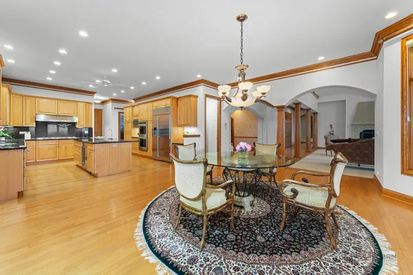 $1,200,000 | 1611 Burr Oak Drive, Libertyville, IL 60048