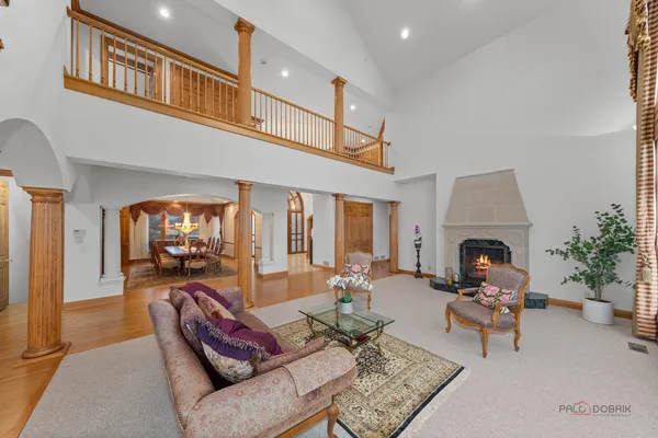 $1,200,000 | 1611 Burr Oak Drive, Libertyville, IL 60048