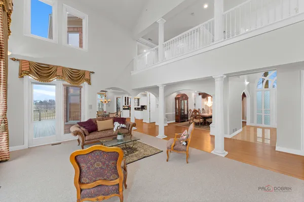 $1,200,000 | 1611 Burr Oak Drive, Libertyville, IL 60048