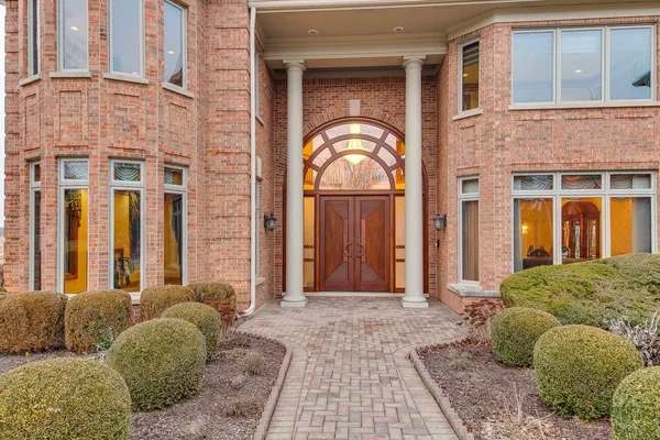 $1,200,000 | 1611 Burr Oak Drive, Libertyville, IL 60048