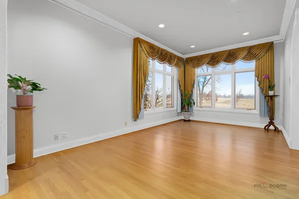 $1,200,000 | 1611 Burr Oak Drive, Libertyville, IL 60048