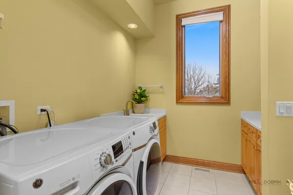 $1,200,000 | 1611 Burr Oak Drive, Libertyville, IL 60048