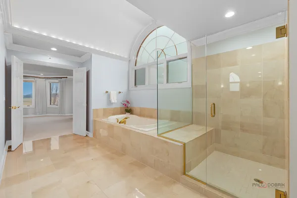 $1,200,000 | 1611 Burr Oak Drive, Libertyville, IL 60048