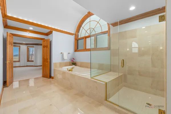 $1,200,000 | 1611 Burr Oak Drive, Libertyville, IL 60048