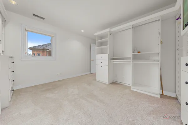 $1,200,000 | 1611 Burr Oak Drive, Libertyville, IL 60048