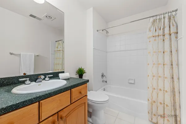 $1,200,000 | 1611 Burr Oak Drive, Libertyville, IL 60048