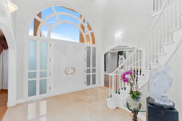 $1,200,000 | 1611 Burr Oak Drive, Libertyville, IL 60048