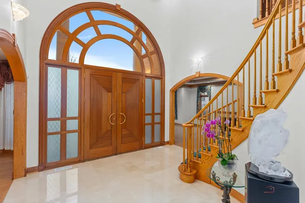 $1,200,000 | 1611 Burr Oak Drive, Libertyville, IL 60048