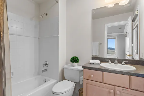 $1,200,000 | 1611 Burr Oak Drive, Libertyville, IL 60048