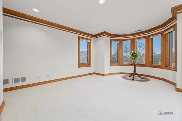 $1,200,000 | 1611 Burr Oak Drive, Libertyville, IL 60048