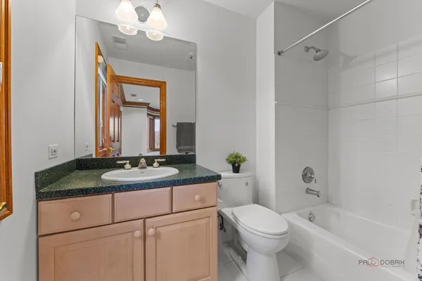 $1,200,000 | 1611 Burr Oak Drive, Libertyville, IL 60048