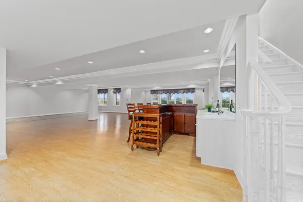 $1,200,000 | 1611 Burr Oak Drive, Libertyville, IL 60048