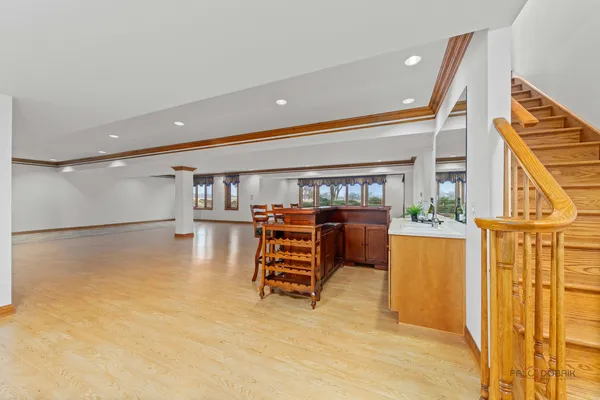 $1,200,000 | 1611 Burr Oak Drive, Libertyville, IL 60048