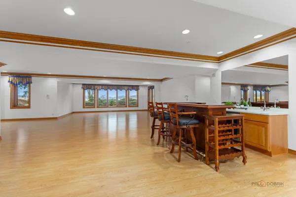 $1,200,000 | 1611 Burr Oak Drive, Libertyville, IL 60048