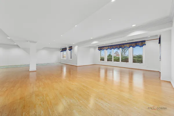 $1,200,000 | 1611 Burr Oak Drive, Libertyville, IL 60048