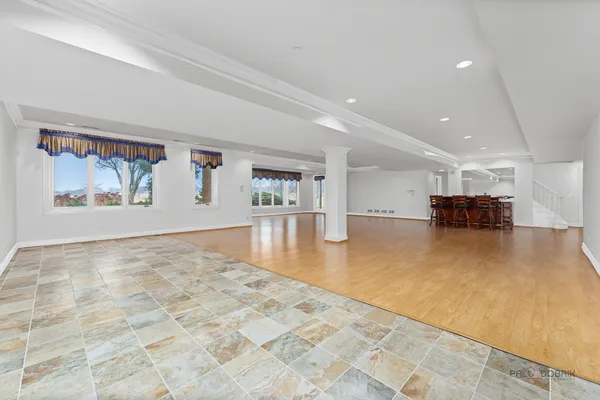 $1,200,000 | 1611 Burr Oak Drive, Libertyville, IL 60048