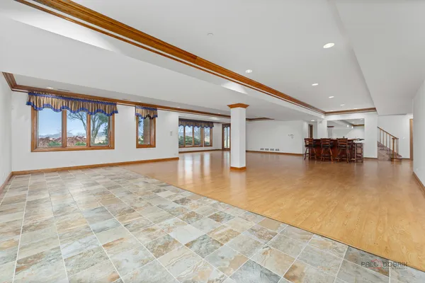 $1,200,000 | 1611 Burr Oak Drive, Libertyville, IL 60048