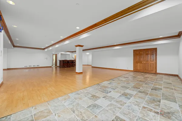 $1,200,000 | 1611 Burr Oak Drive, Libertyville, IL 60048