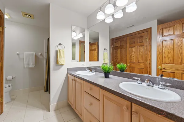 $1,200,000 | 1611 Burr Oak Drive, Libertyville, IL 60048