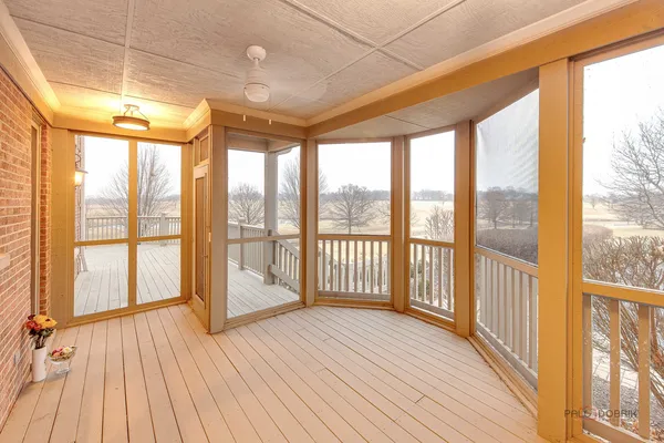 $1,200,000 | 1611 Burr Oak Drive, Libertyville, IL 60048