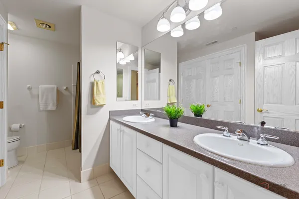 $1,200,000 | 1611 Burr Oak Drive, Libertyville, IL 60048