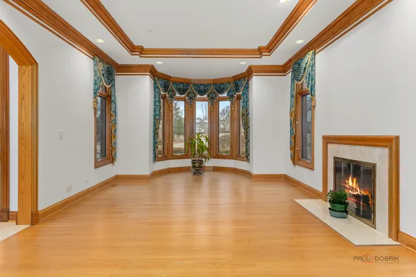 $1,200,000 | 1611 Burr Oak Drive, Libertyville, IL 60048