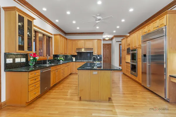 $1,200,000 | 1611 Burr Oak Drive, Libertyville, IL 60048