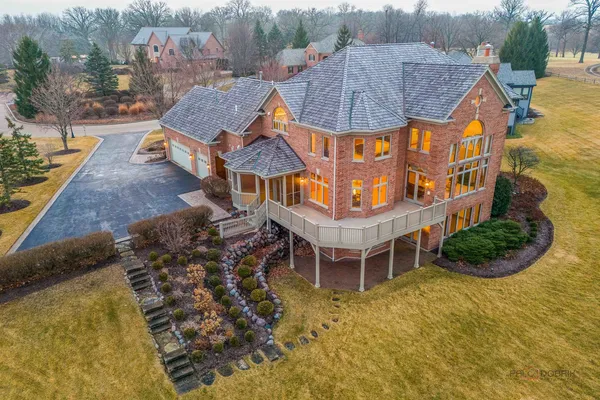 $1,200,000 | 1611 Burr Oak Drive, Libertyville, IL 60048